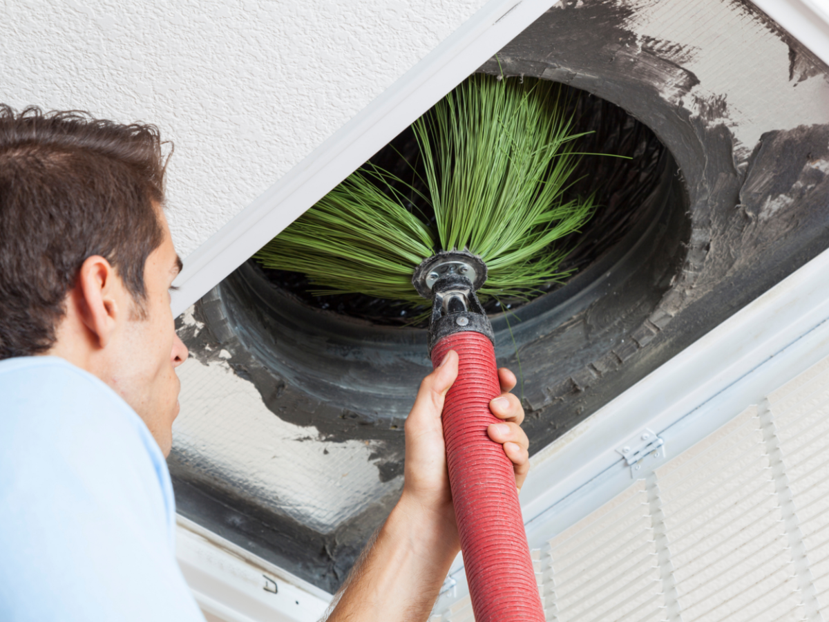 HVAC tech cleaning Niceville, FL home's air ducts